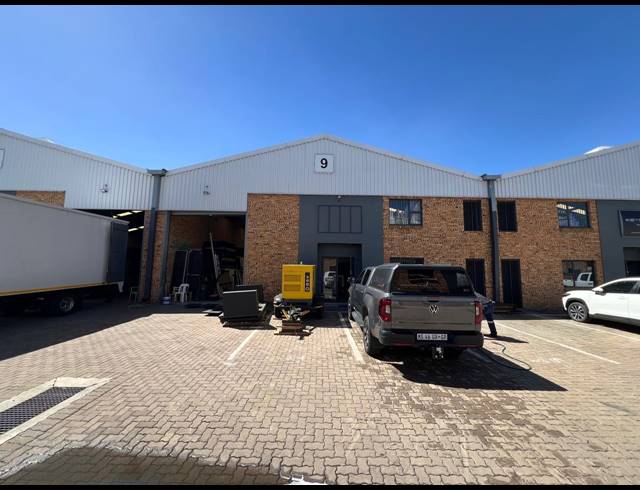 410M² WAREHOUSE TO LET IN STRIJDOMPARK